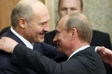 Минск привлек к информационной войне с Россией Немцова и Затлерса