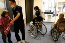 В Японии внезапно исчезли почти 200 долгожителей