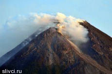 Жертвами цунами и извержения вулкана в Индонезии стали 300 человек