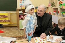 Лукашенко обозвала дураком девочка из детдома