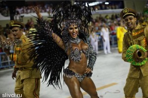 В Рио-де-Жанейро ежегодно проходит карнавальная неделя