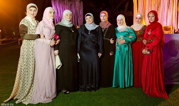 Коллекция модной одежды для мусульманок от Медни Кадыровой
