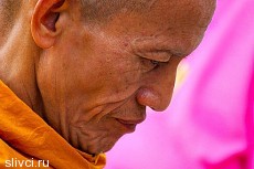 Буддийских монахов застали за непотребством