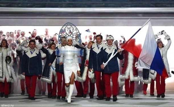 Ирина Шейк чуть не упала на церемонии открытия Олимпиады