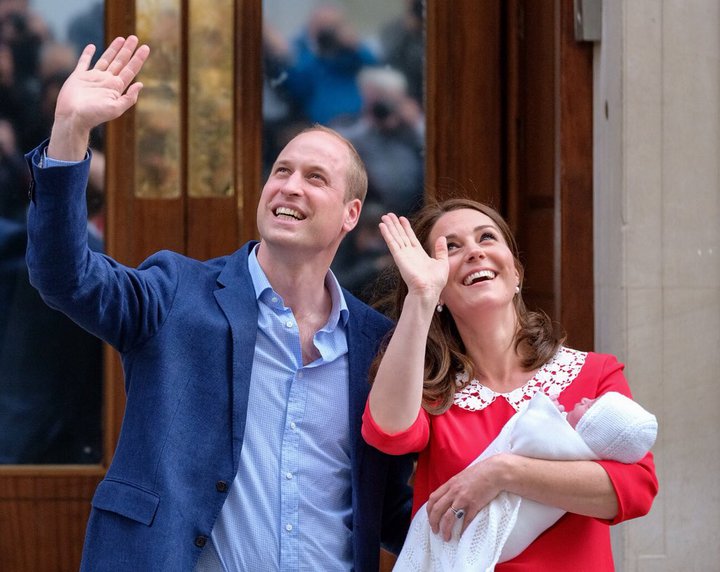 Герцог и герцогиня Кембриджские показали новорожденного принца